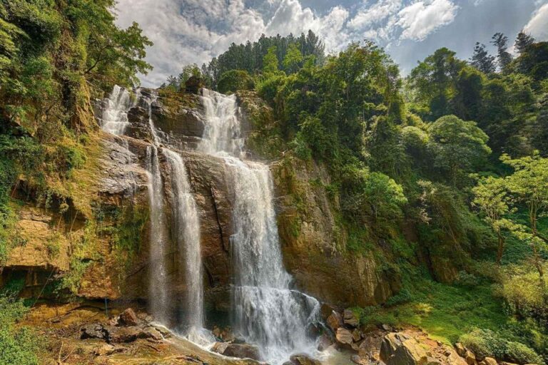 From Kandy: Nuwara Eliya & Ramboda Waterfall Day Tour by Tuk