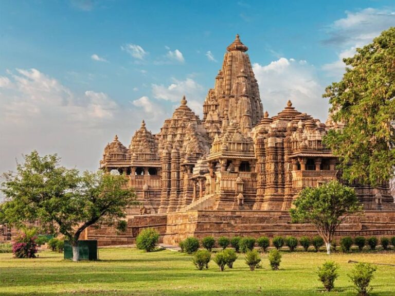From Khajuraho: Full-Day Sightseeing Tour With Tiger Safari