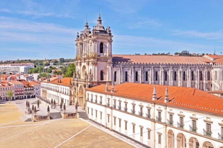 From Lisbon: Day Trip to Fatima, Nazare, Alcobaça and Obidos