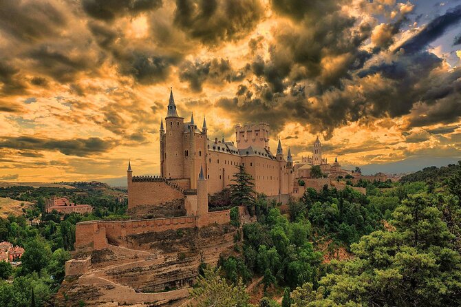 From Madrid: Official Guided Tour to Avila and Segovia