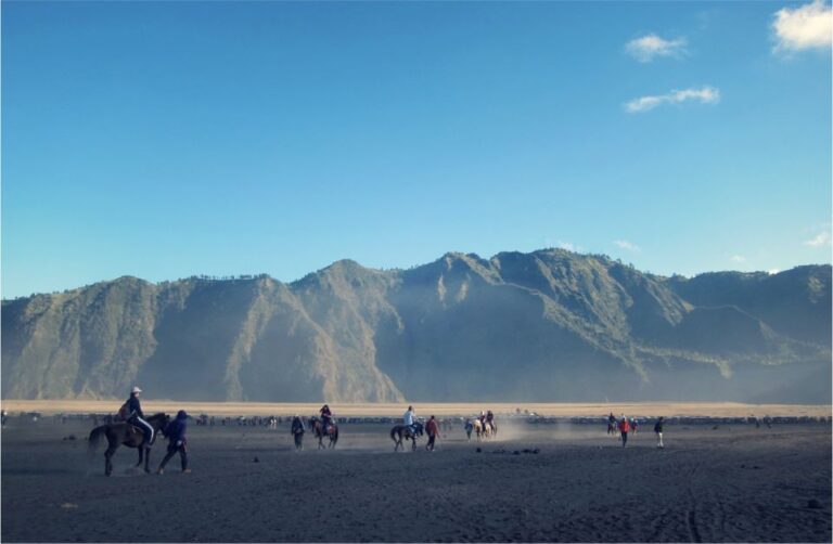From Malang: Mount Bromo Sunrise Day Trip With Breakfast