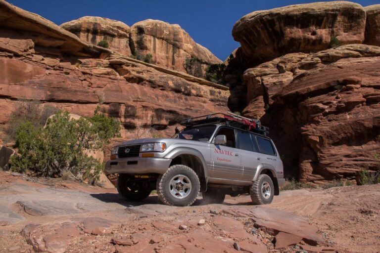 From Moab: Lavender Canyon 4×4 Drive & Hiking Combo Tour