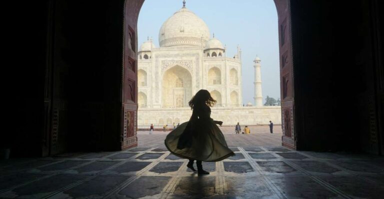 From Mumbai: Overnight Taj Mahal Tour With Flight & Hotel