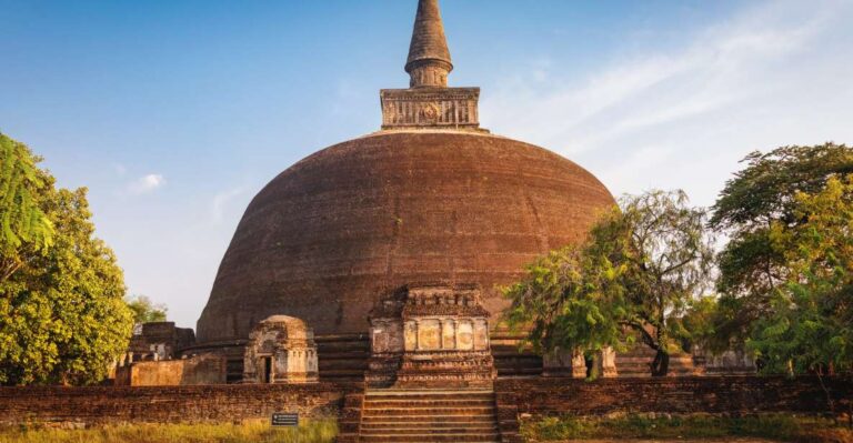 From Negombo: Full-Day Unesco City of Anuradhapura Trip