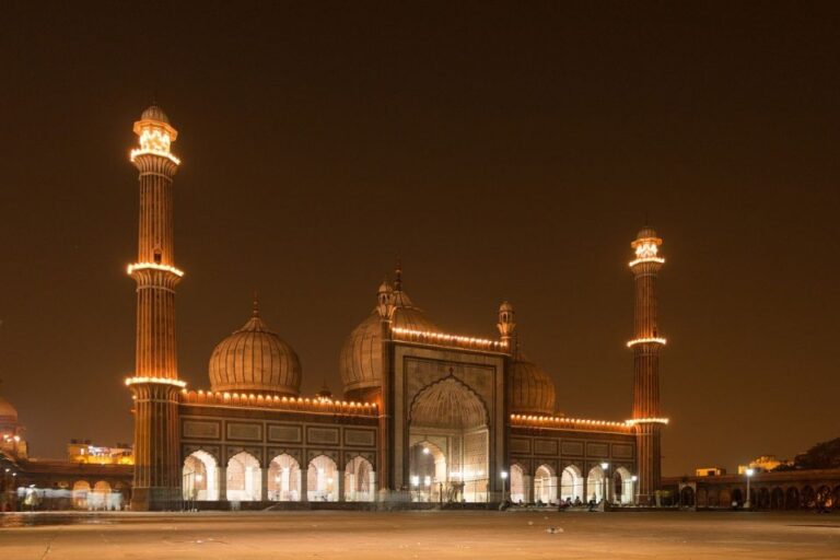 From New Delhi : 2 Days Delhi & Agra Tour by Car & Train.