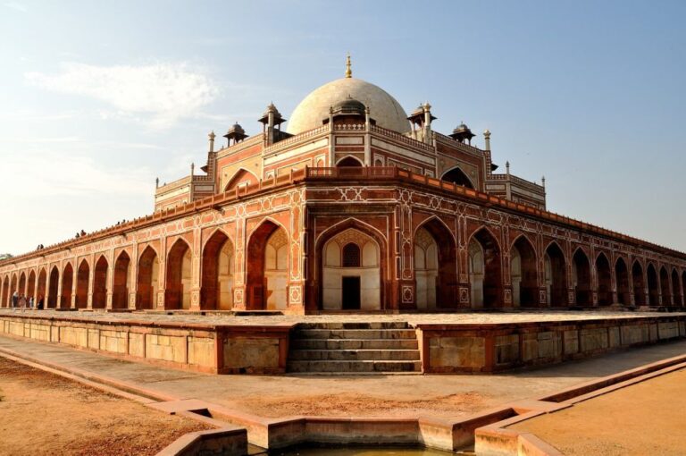 From New Delhi : Delhi, Agra Overnight Tour By Car and Train