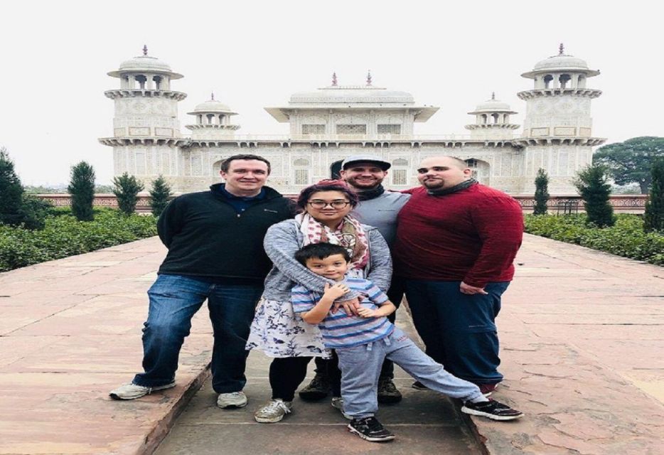 From New Delhi: Guided Day Trip to Taj Mahal and Agra Fort