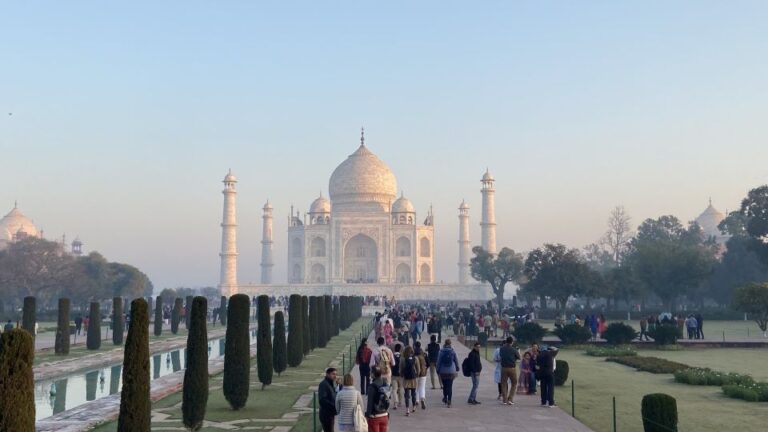 From New Delhi: Taj Mahal, Agra Fort & Baby Taj Sunrise Tour