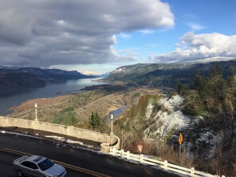 From Portland: Columbia Gorge Hike and Winery Lunch