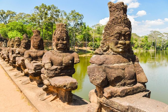 From Siem Reap: Angkor Wat and Floating Village 3-Day Trip