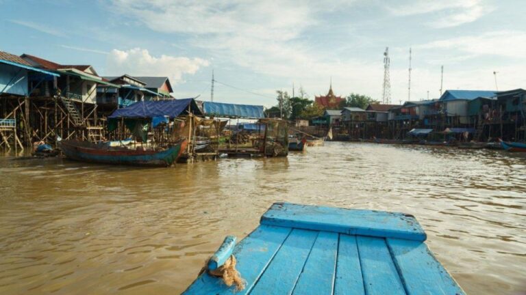 From Siem Reap: Kampong Phluk Floating Village Tour by Boat