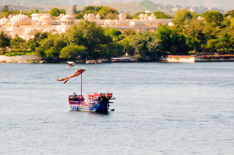 1 from udaipur private udaipur city of lakes sightseeing tour From Udaipur: Private Udaipur City of Lakes Sightseeing Tour