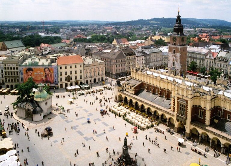 From Warsaw: Krakow Guided Private Tour With Transport
