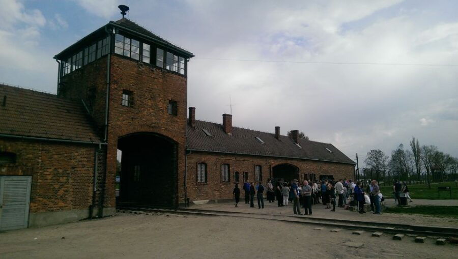 From Wrocław: Full-Day Auschwitz-Birkenau Guided Tour