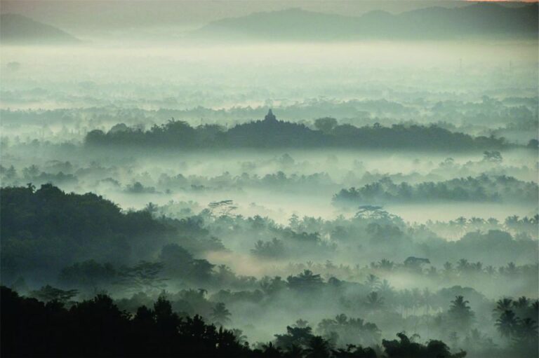 From Yogyakarta: Borobudur Sunrise on Setumbu Hill