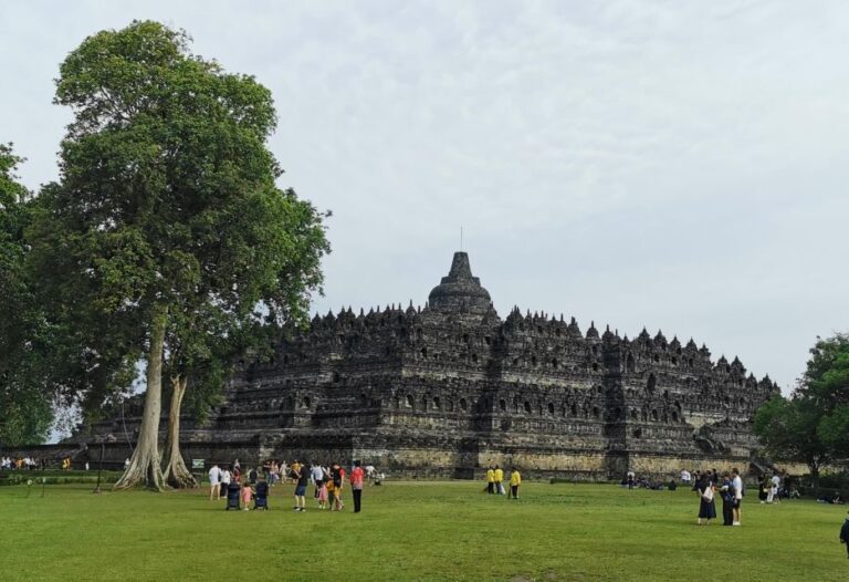 From Yogyakarta: Merapi Sunrise, Borobudur, & Prambanan Tour