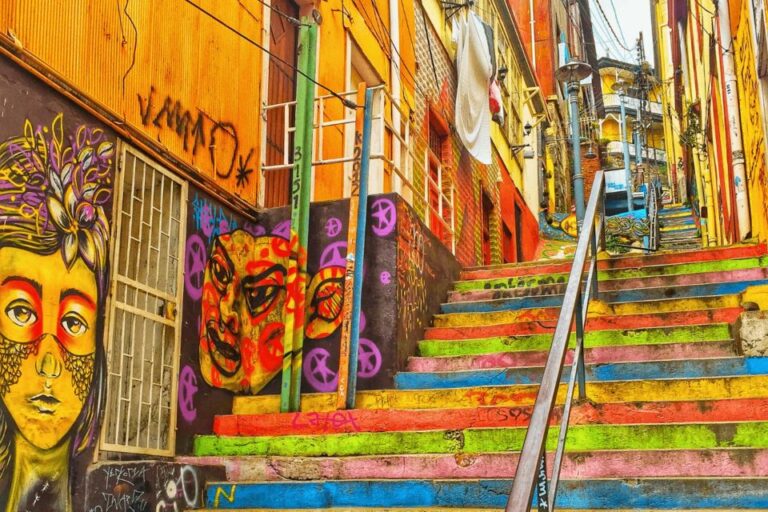 Full Colors: Valparaíso and Viña Del Mar