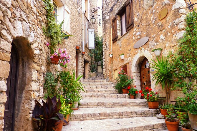 Full-Day Shared Tour Provence and Its Medieval Villages From Nice