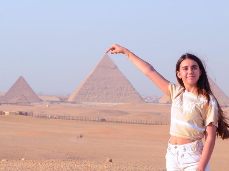 Giza: Female Guided Pyramids and Egyptian Museum Tour