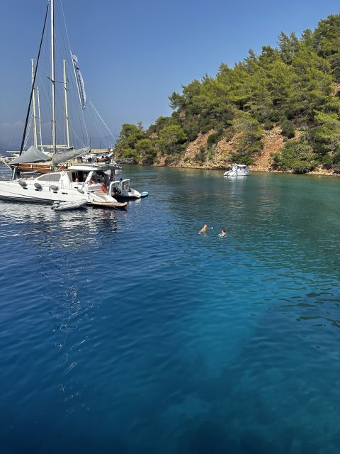 Gocek: Yacht Trip and 12 Island Full-Day Tour With Lunch