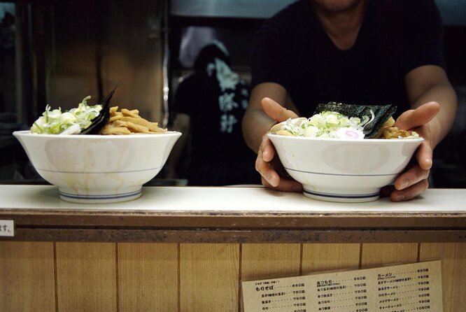 Guided Food and Drink Tour in Shinjuku