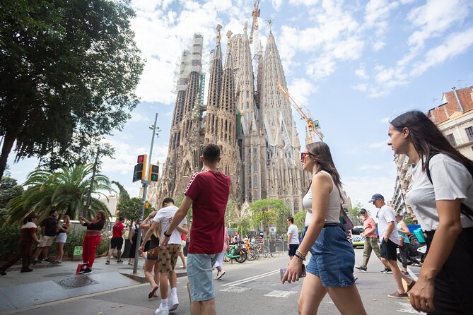 Guided Tour Sagrada Familia and Park Guell
