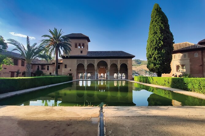 Guided Visit to the Alhambra, Nasrid Palaces and Generalife