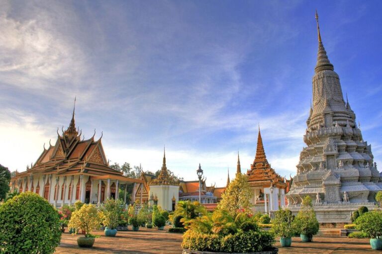 Half Day Phnom Penh Tour With Choeung Ek Genocidal