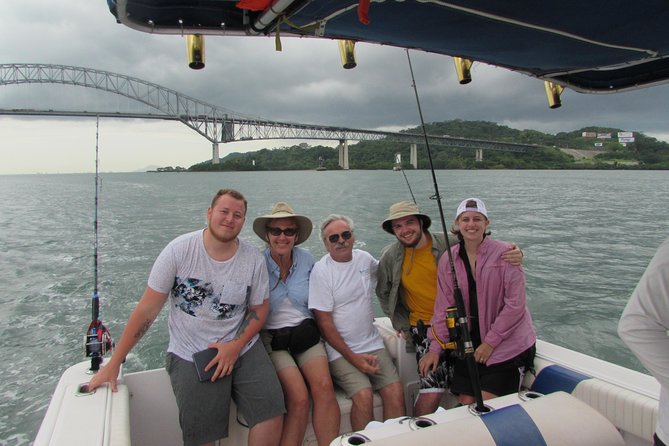 Half-Day Private Cruising and Fishing Tour at Panama Bay