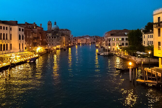 Highlights and Hidden Gems Night Tour in Venice