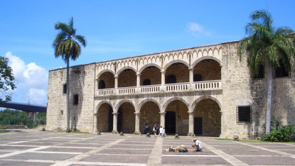 1 historical city tour in zona colonial Historical City Tour in Zona Colonial