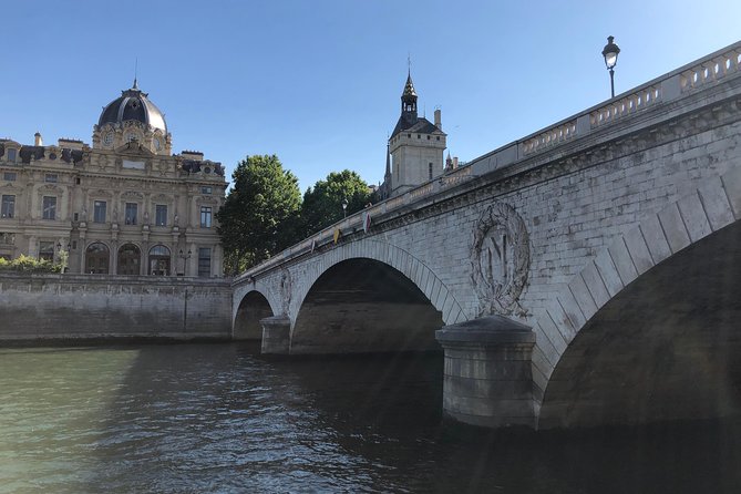 Historical Paris Walking Tour to Vibrant Food Market