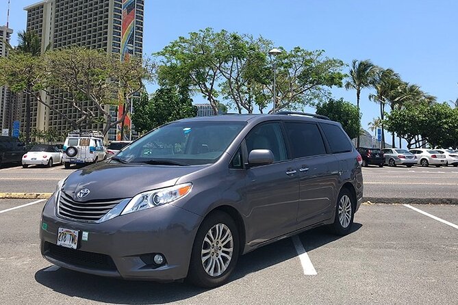 Honolulu Airport & Waikiki Hotels Private Transfer by Minivan (Up to 5 People)