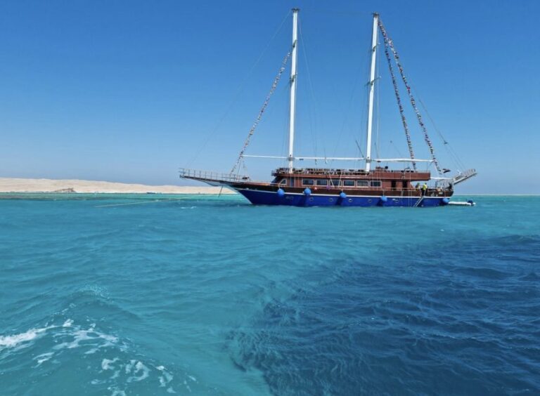 Hurghada: Pirates Sailing Boat to Orange Bay & Buffet Lunch