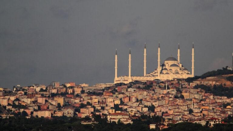 Istanbul: Asian Side Experience With Camlica Mosque & Lunch
