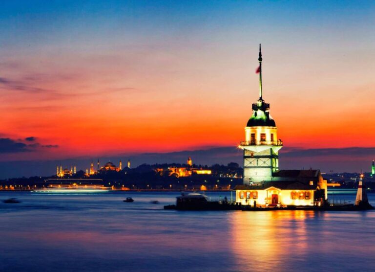 Istanbul: Bosphorus and Golden Horn River Sunset Cruise
