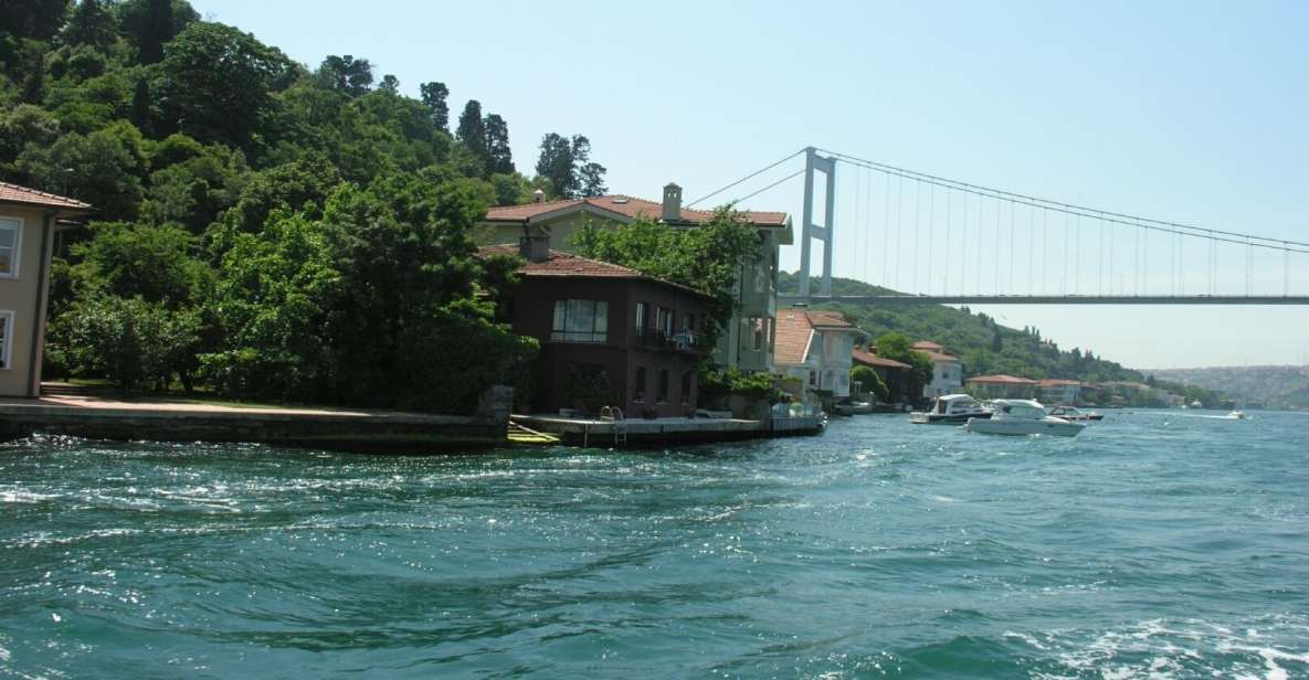 1 istanbul bosphorus sightseeing boat tour with guide Istanbul: Bosphorus Sightseeing Boat Tour With Guide
