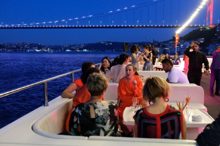 Istanbul: Bosphorus Sunset Cruise With Dinner