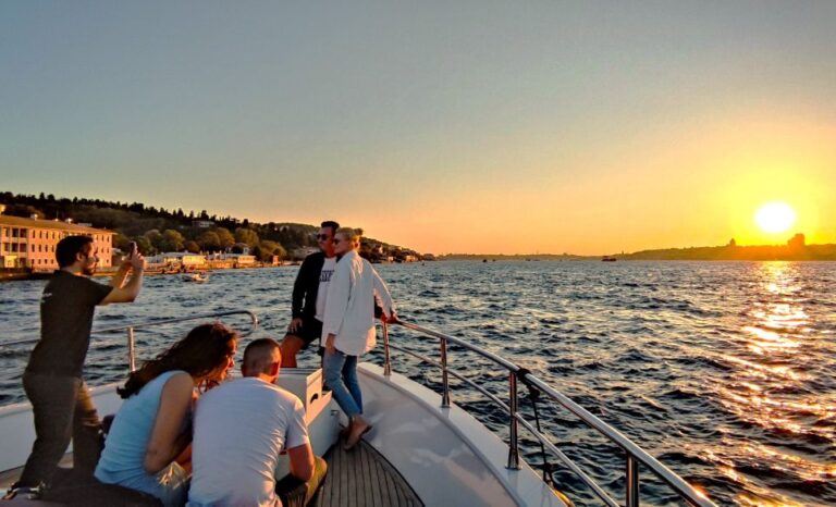 Istanbul: Old City Tour and Luxury Sunset Bosphorus Cruise