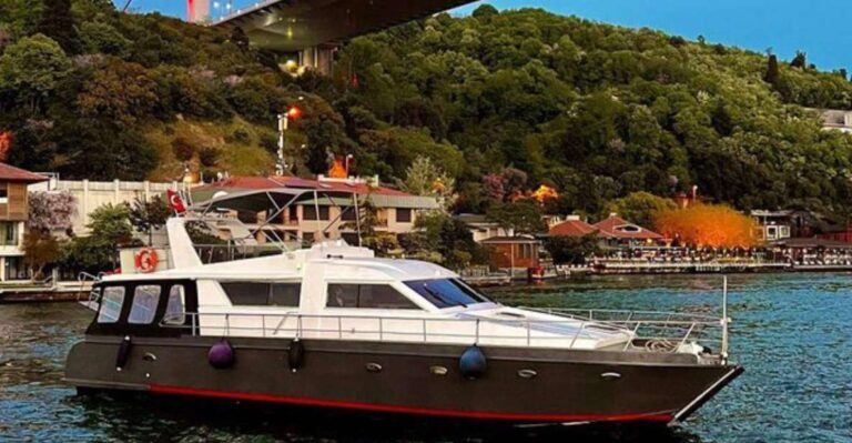 Istanbul: Private Bosphorus Yacht Tour