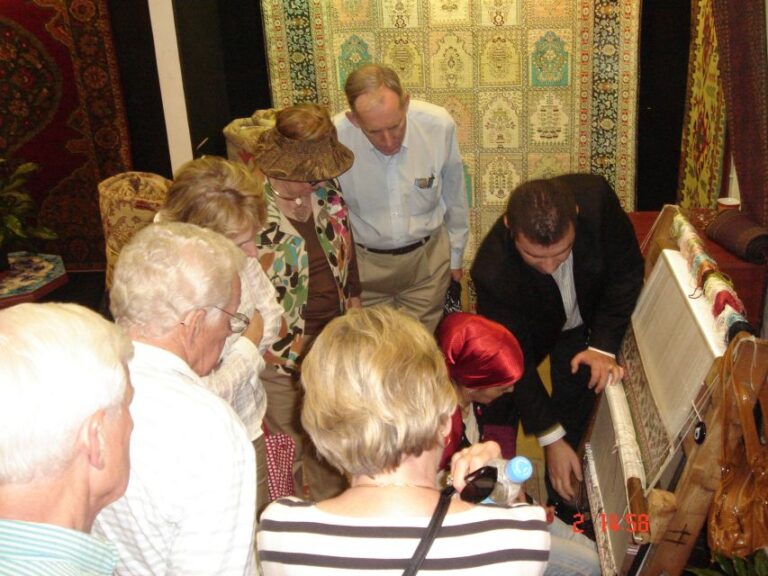 Istanbul: Topkapi Palace Museum and Rug Shopping Tour