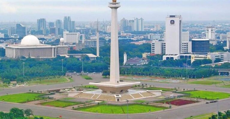 Jakarta : Private City Tour With Lunch And Souvenir