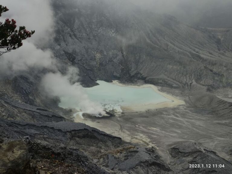 Jakarta: Volcano, Hot Spring, Tea Factory& Coffee Luwak Tour