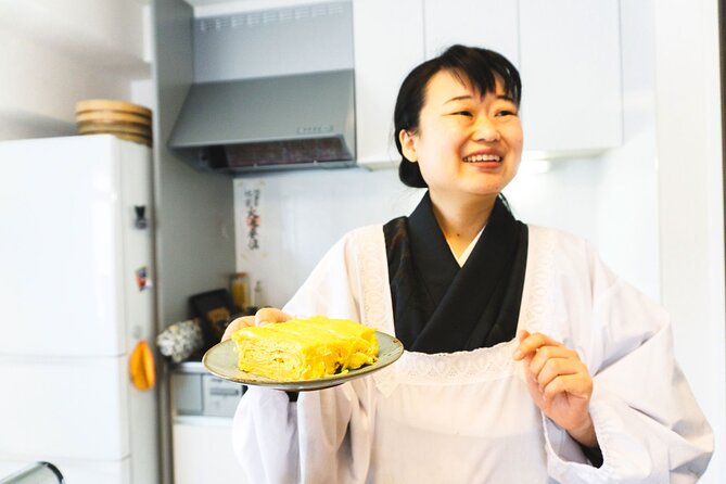 Japanese In-Home Cooking Lesson and Meal With a Culinary Expert in Osaka