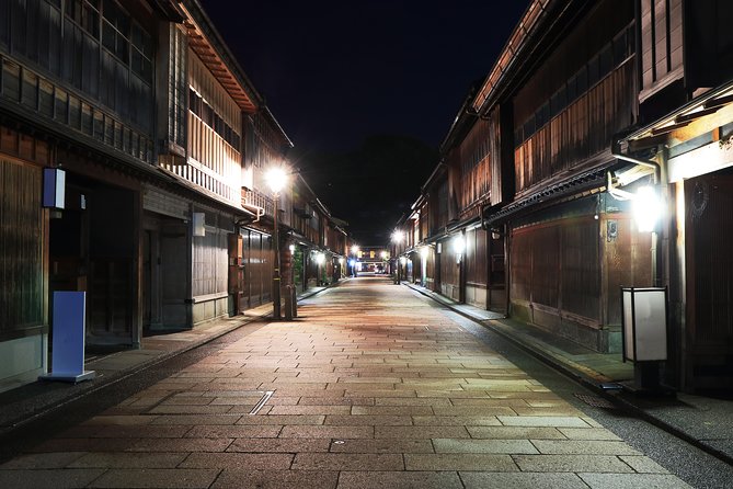 Kanazawa Private Night Tour Photoshoot Session by Professional Photographer