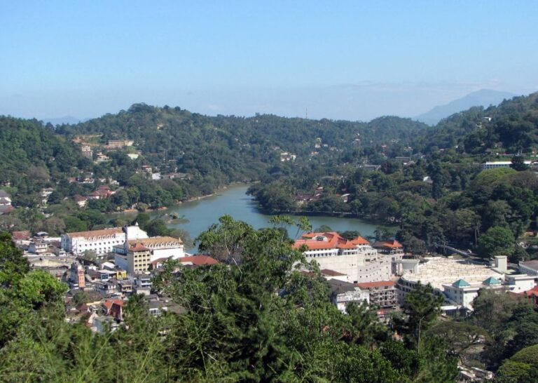 Kandy: All-Inclusive Afternoon City Tour