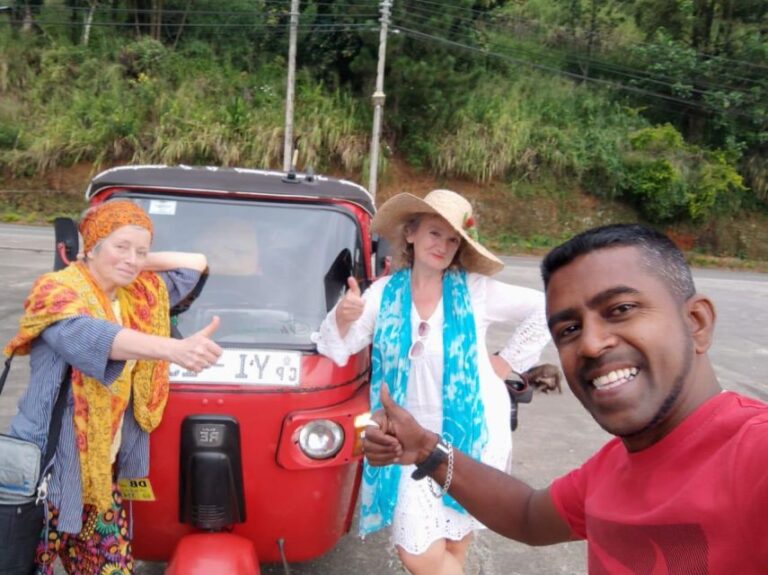 Kandy: City Tour and Sightseeing Shopping Tour by Tuk Tuk