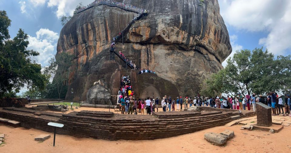 1 kandy negombo sigiriya dambulla minneriya private tour Kandy/Negombo: Sigiriya, Dambulla & Minneriya Private Tour