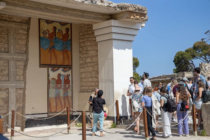 1 knossos palace self guided treasure hunt tour Knossos Palace Self-Guided Treasure Hunt & Tour