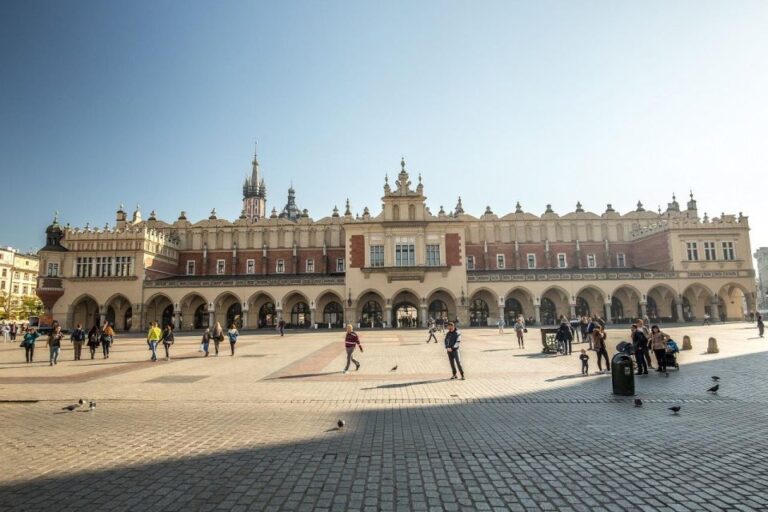 Krakow: City Highlights Sightseeing Private Car Tour
